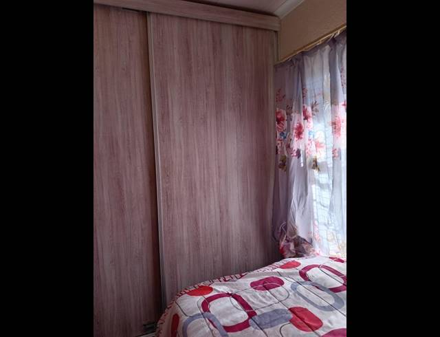 2 BEDROOM HOUSE FOR SALE IN LENASIA SOUTH